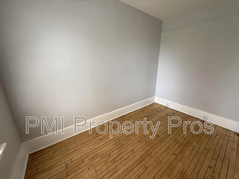 3109 W Walnut St — Photo 16