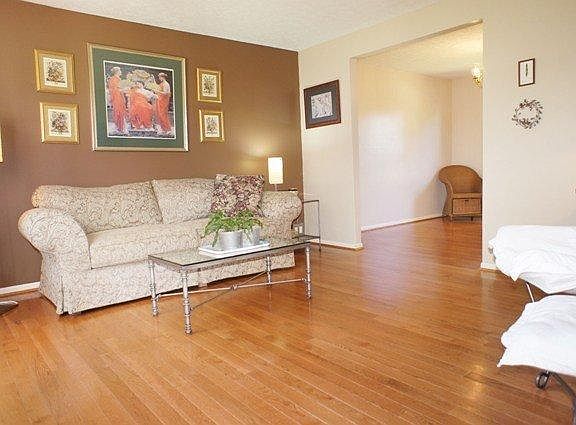 4th image of 7936 Larrywood Dr