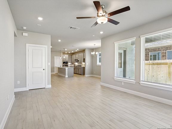4th image of 2634 Suncadia Lane