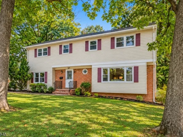 8 Hathaway Dr, New Providence Boro, NJ 07974