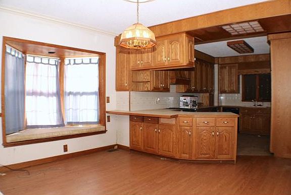 3rd image of 149 E Holt St