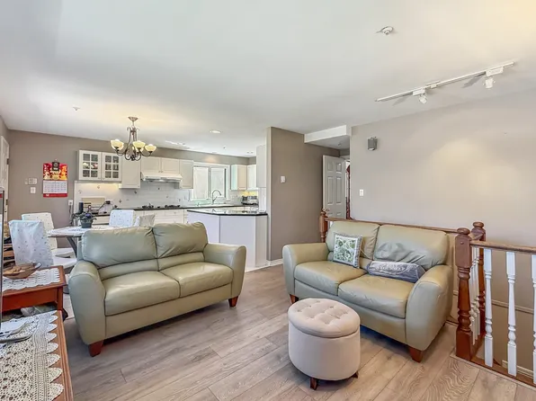 2755 W 20th Ave, Vancouver, BC V6L 1H1