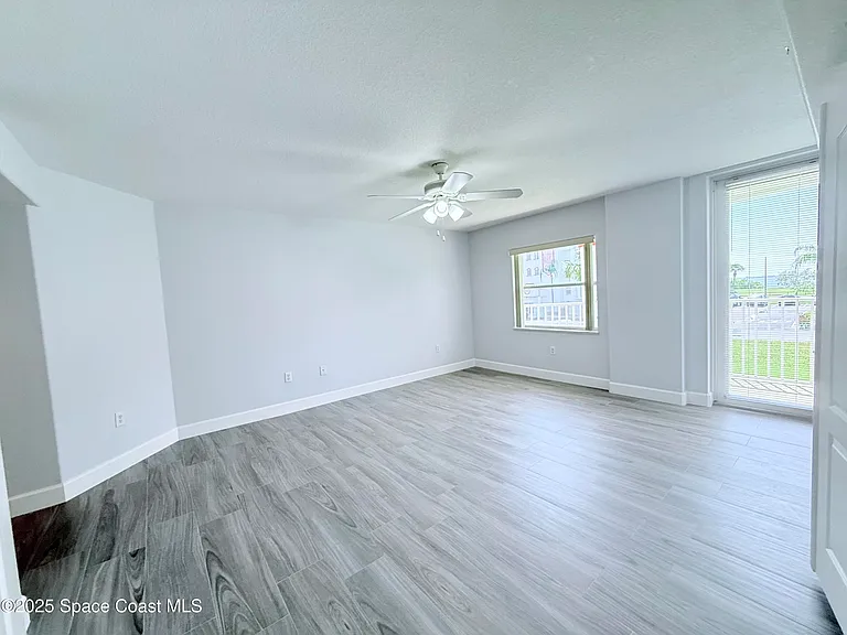8922 Laguna Ln #201 — Photo 21