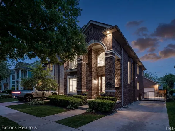 1045 Bennaville Ave, Birmingham, MI 48009