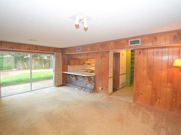 4th image of 4164 Holly Springs Dr