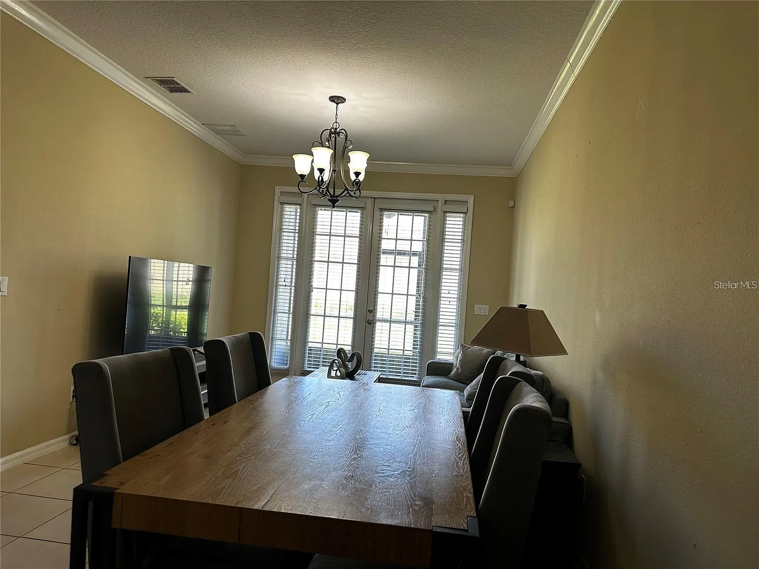 4 bed, 2.5 bath, 2103 sqft, $2,450 — Photo 2