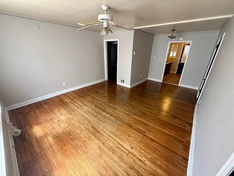 1009 Flint St — Photo 2