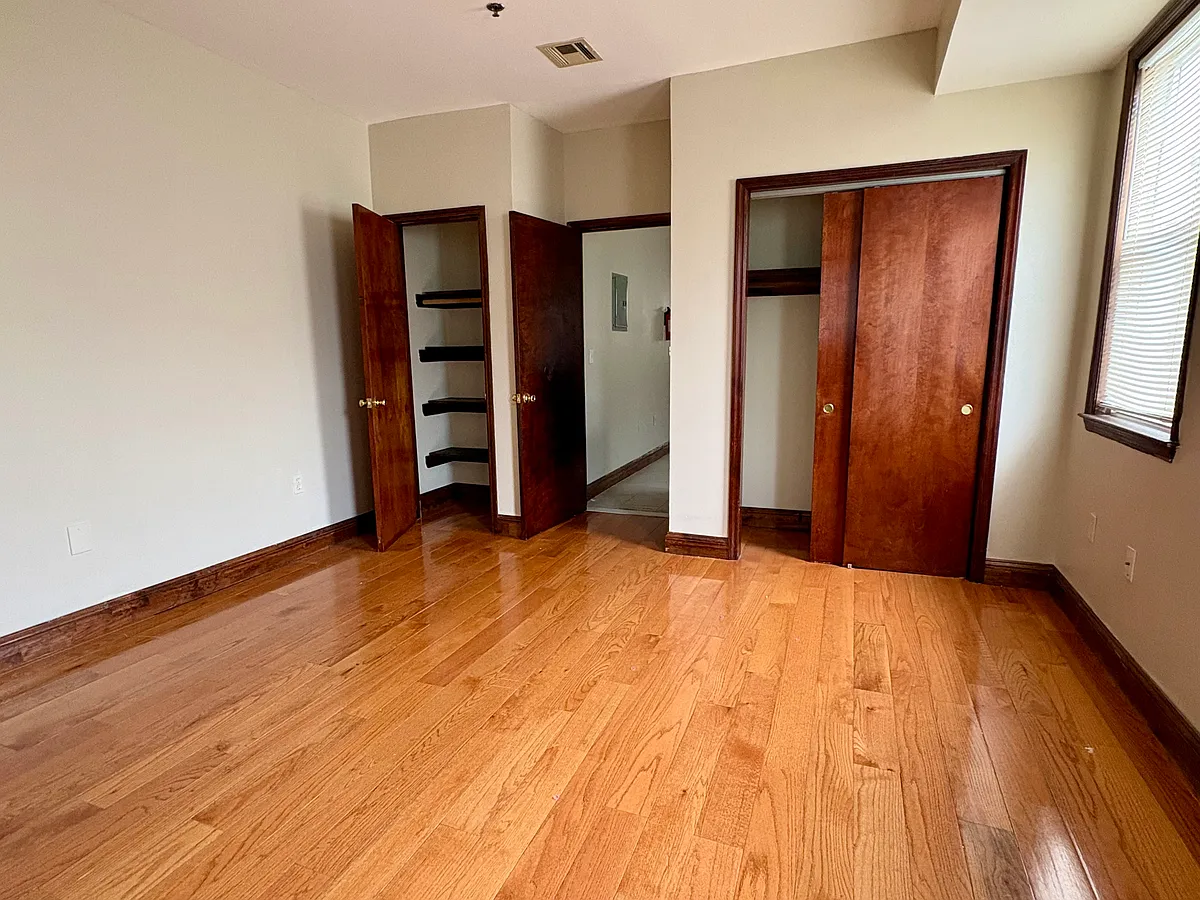 Building Photo - 168 Pacific St #1