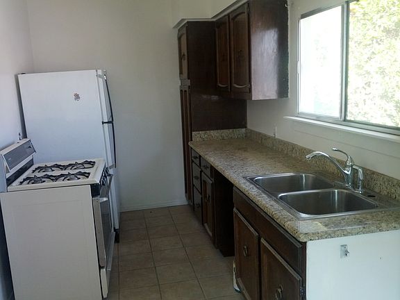 5th image of 226 N Olive Ave