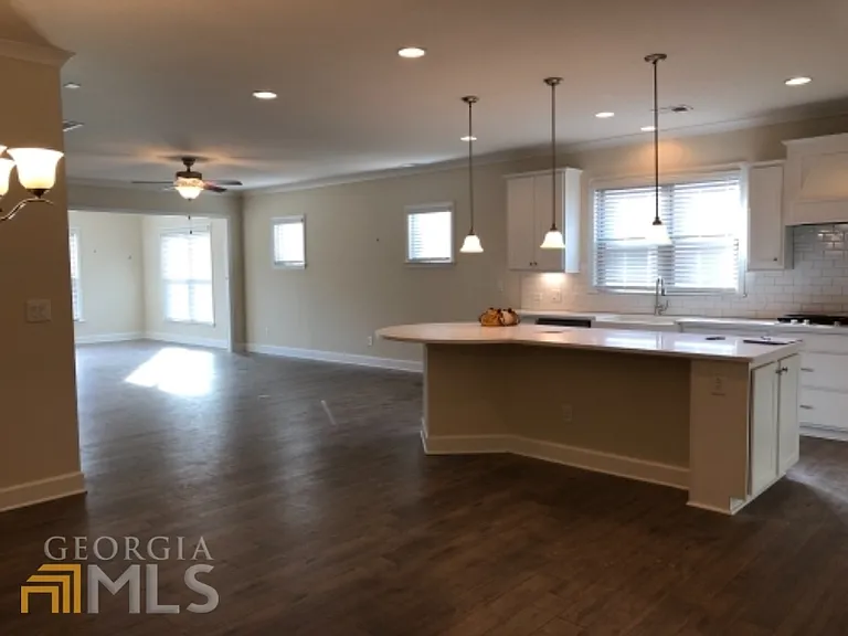 128 Stamford Ave — Photo 5
