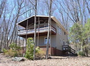 104 Lookout Dr, Lords Valley, PA 18428