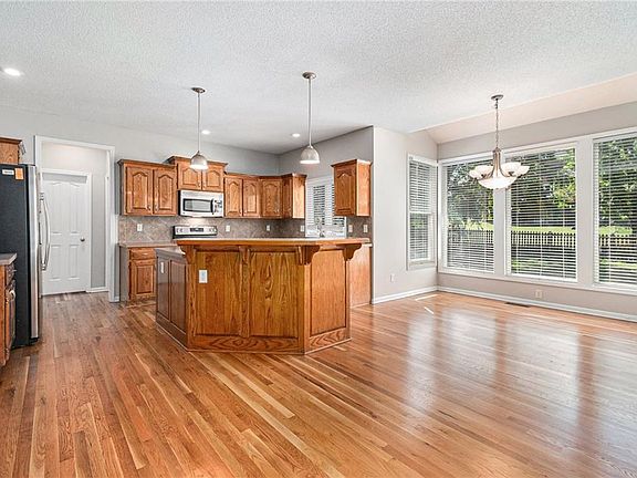 5th image of 22113 W 52nd St
