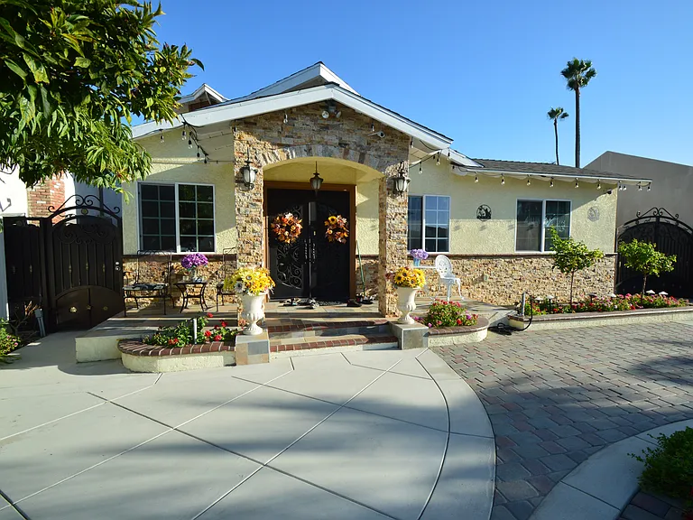 1310 W Fern Dr — Photo 1
