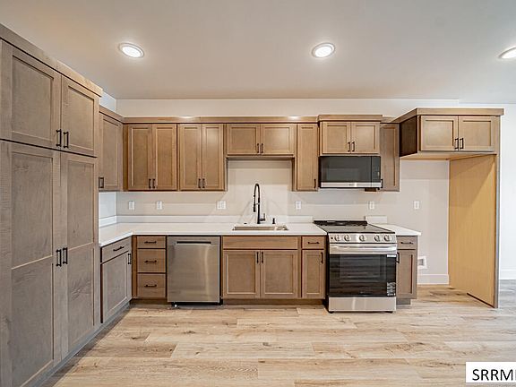 5th image of 1142-201 S Skyline Dr