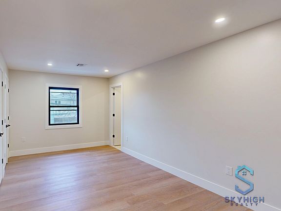 3rd image of 25-01 Ocean Crest Blvd #1A