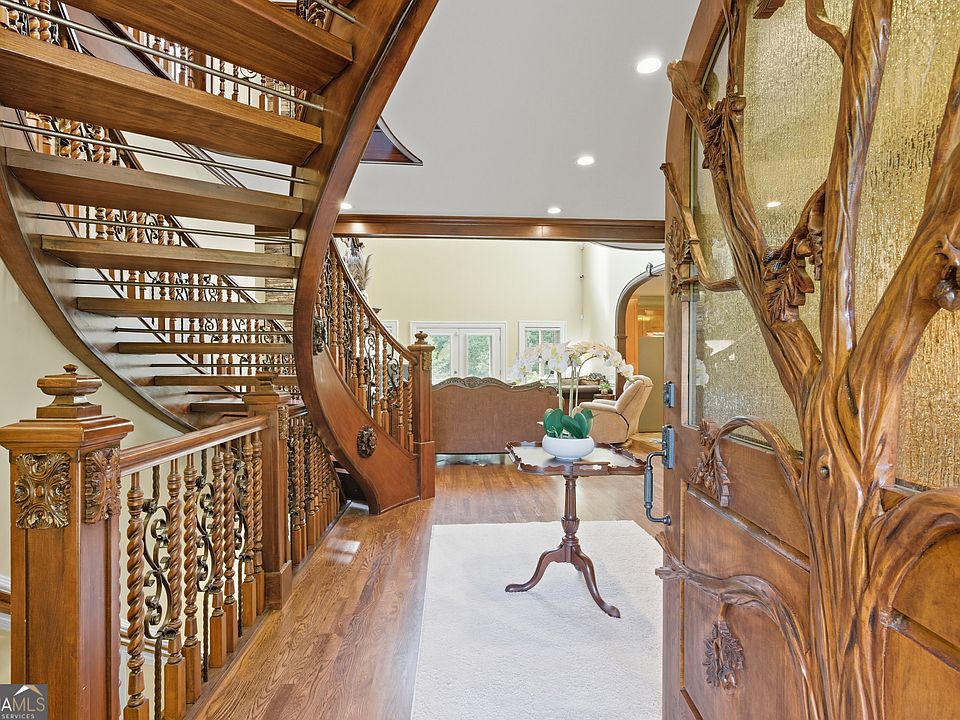 7th image of 1091 Echota Rd