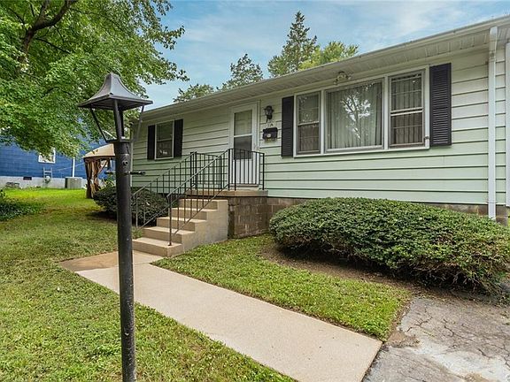 2nd image of 104 N Juniper Ave
