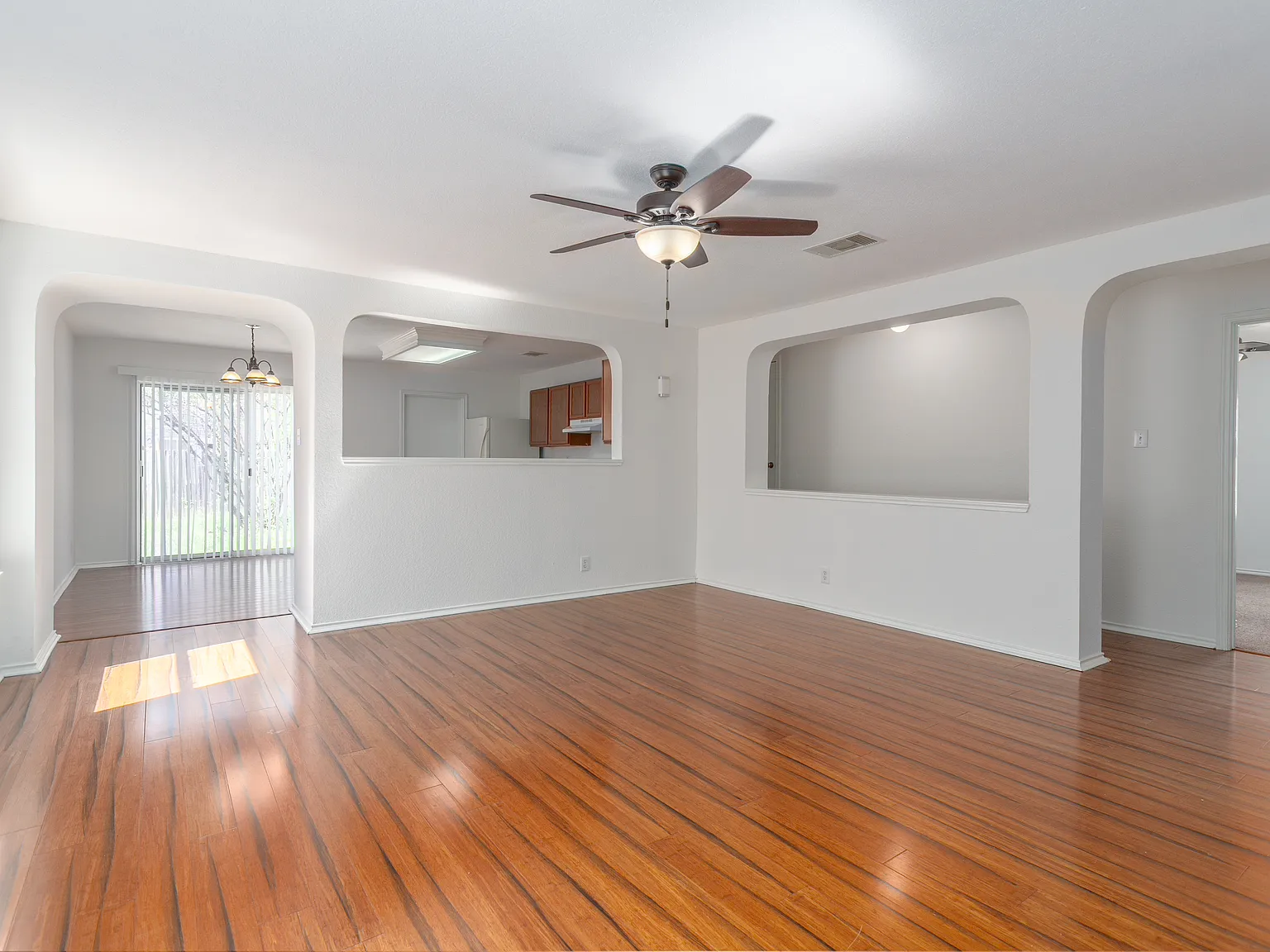 3 bed, 1444 sqft, $1,595 — Photo 3