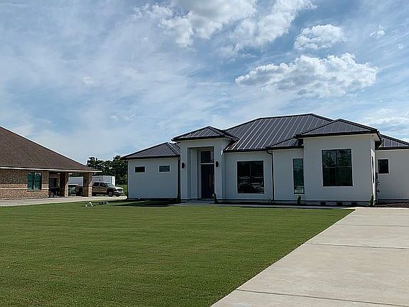 2nd image of 3530 Barataria Blvd