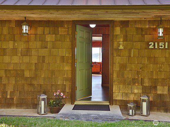 4th image of 2151 Eastpoint Drive