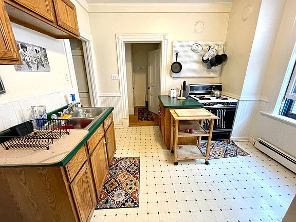4th image of 808 E Clarke St #810UF