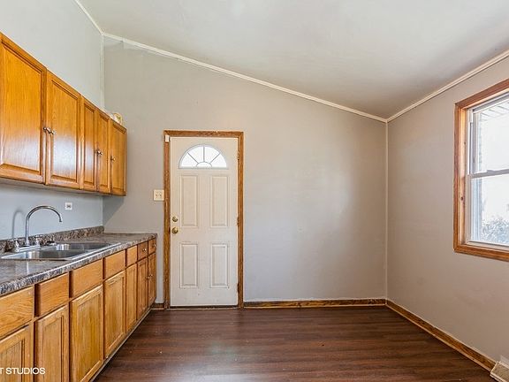 4th image of 16419 Plymouth Dr