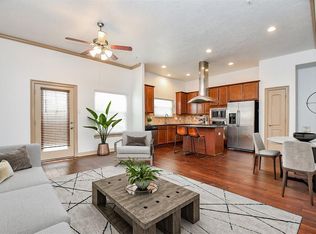 911 McKinney Park Ln, Houston, TX 77003
