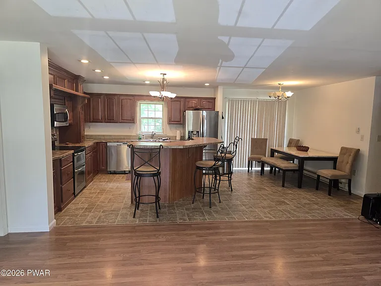 103 Spruce Pl — Photo 3