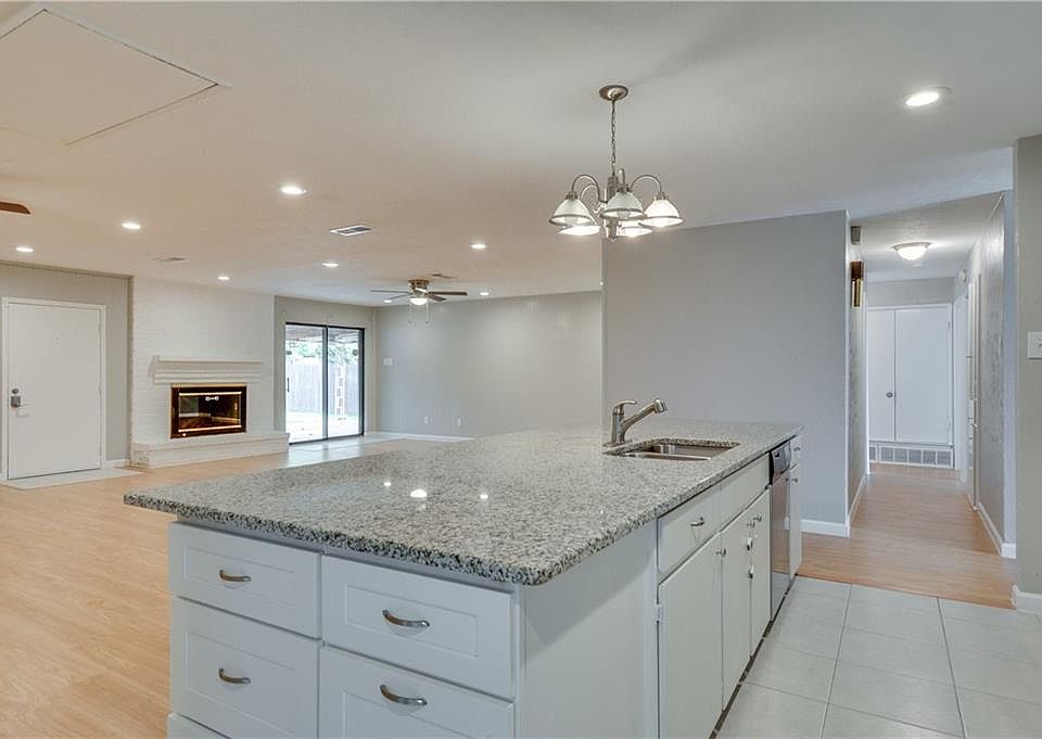 1st image of 2735 Hollandale Ln
