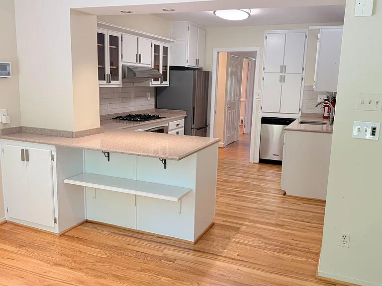 5021 Cathedral Ave NW — Photo 17