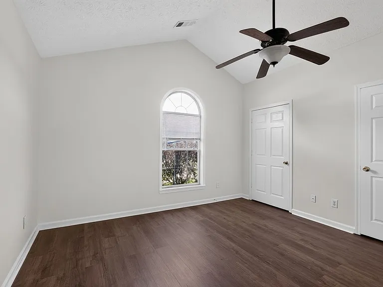 327 Autumn Lake Dr — Photo 10