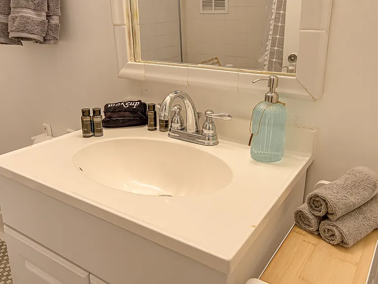 1504 W Friendly Ave #B — Photo 23