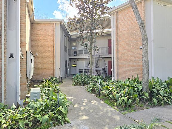 2nd image of 8211 Katy Fwy APT 10