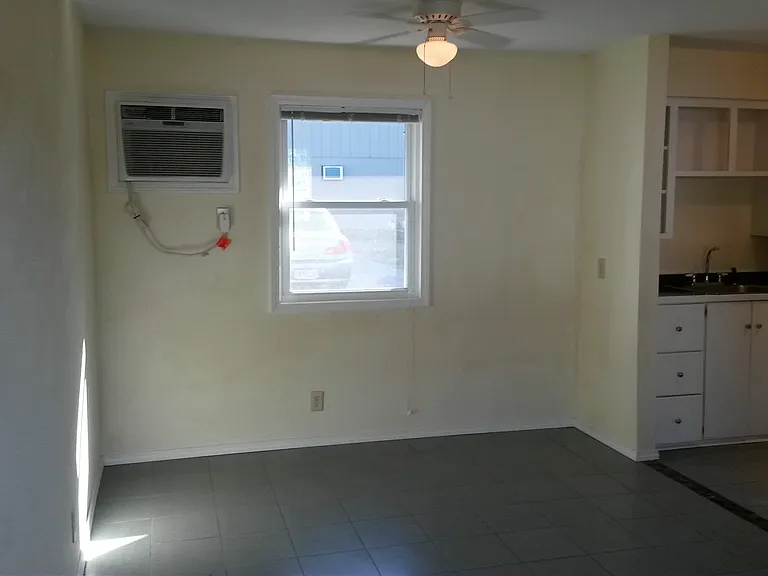 910 S Campbell Ave #4 — Photo 3