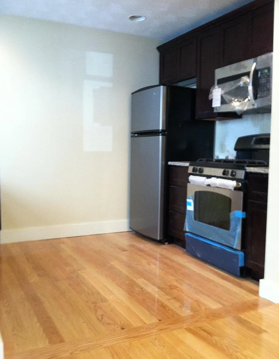 2 bed, 950 sqft, $2,750 — Photo 1