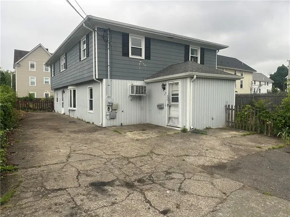 39 Locust St, Pawtucket, RI 02860