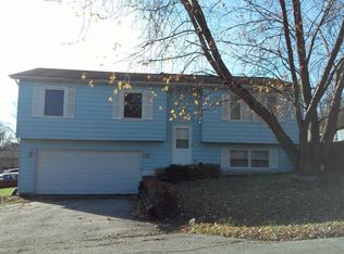 1118 Barberry Ln, Round Lake Beach, IL 60073