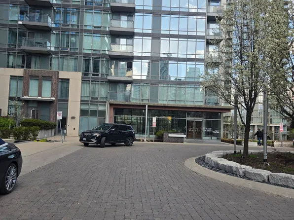 15 Brunel Ct #327, Toronto, ON M5V 3Y6