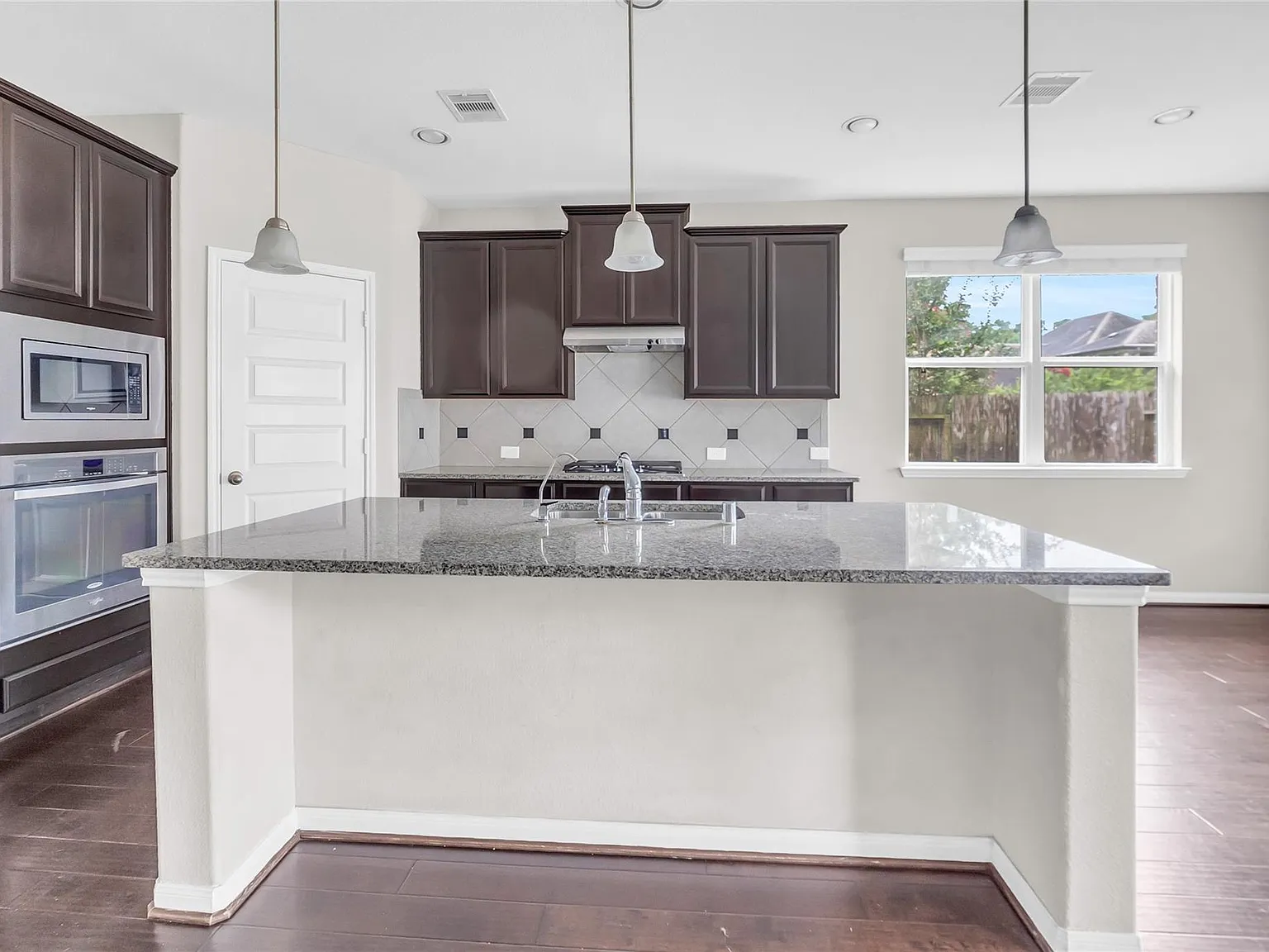 4 bed, 3.0 bath, 3146 sqft, $2,650 — Photo 4