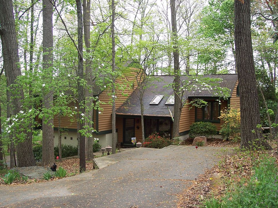 1st image of 162 Huntington Ln