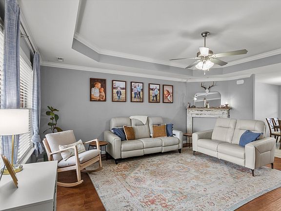 4th image of 9 Villa Cir