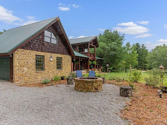 3rd image of 252 Aaron Dr