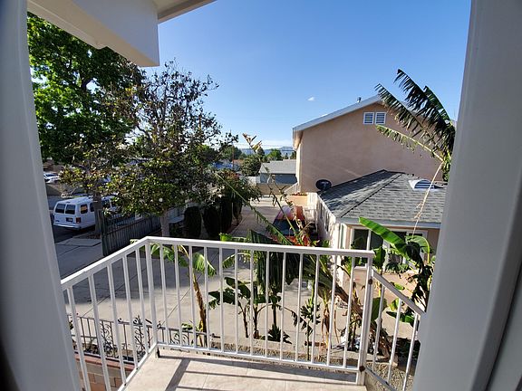 4th image of 10404 Lemona Ave