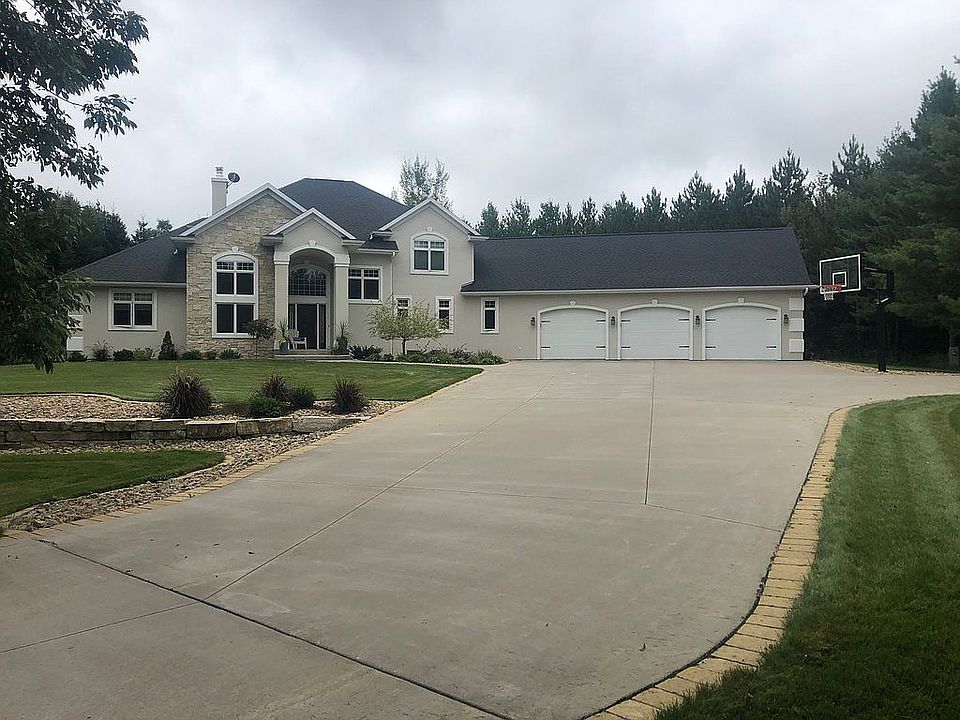 Curved, Private driveway