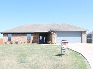 201 E Seminole St, Geronimo, OK 73543