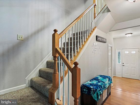 5th image of 1077 Lindsay Ln