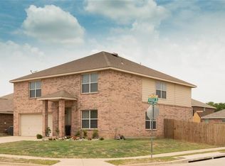 660 Raven Dr, Saginaw, TX 76131