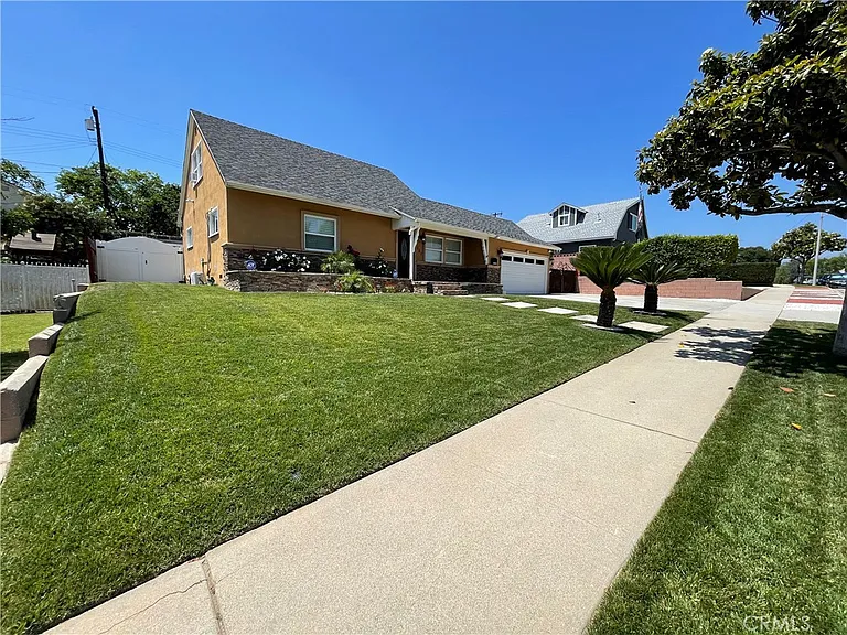 737 N Garsden Ave — Photo 4