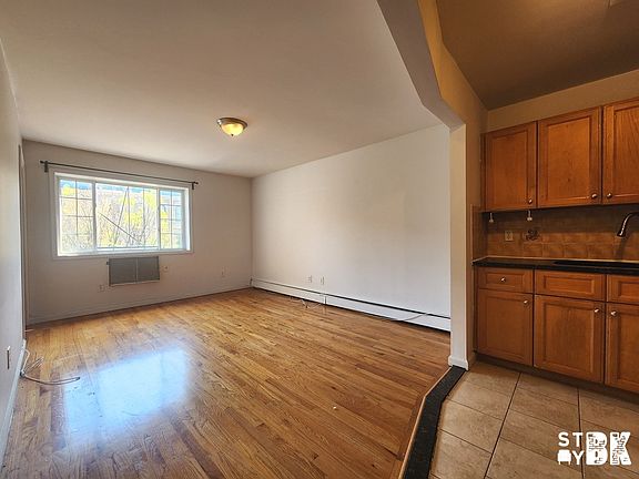 2nd image of 324 Throop Ave APT 2