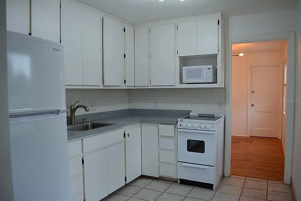 2 bed, 1.0 bath, 786 sqft, $2,500 — Photo 4